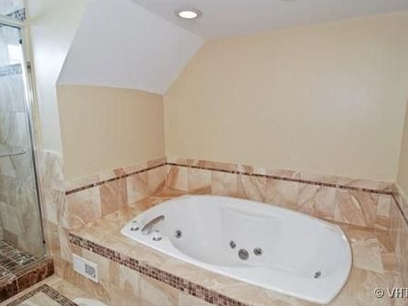 5th image of 1216 W Oakdale Ave APT 2F