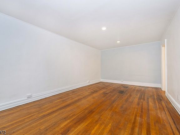 4th image of 56 Glenwood Ave APT 23