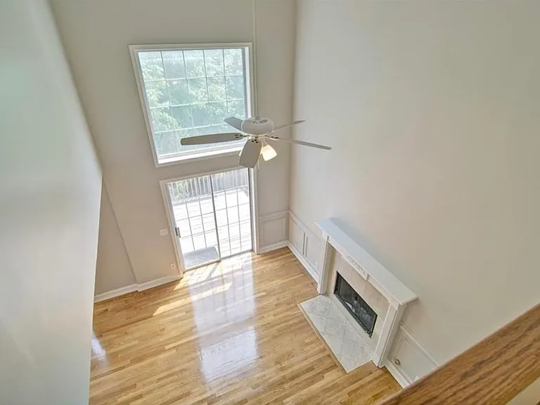 542 Parkstone Ln — Photo 14