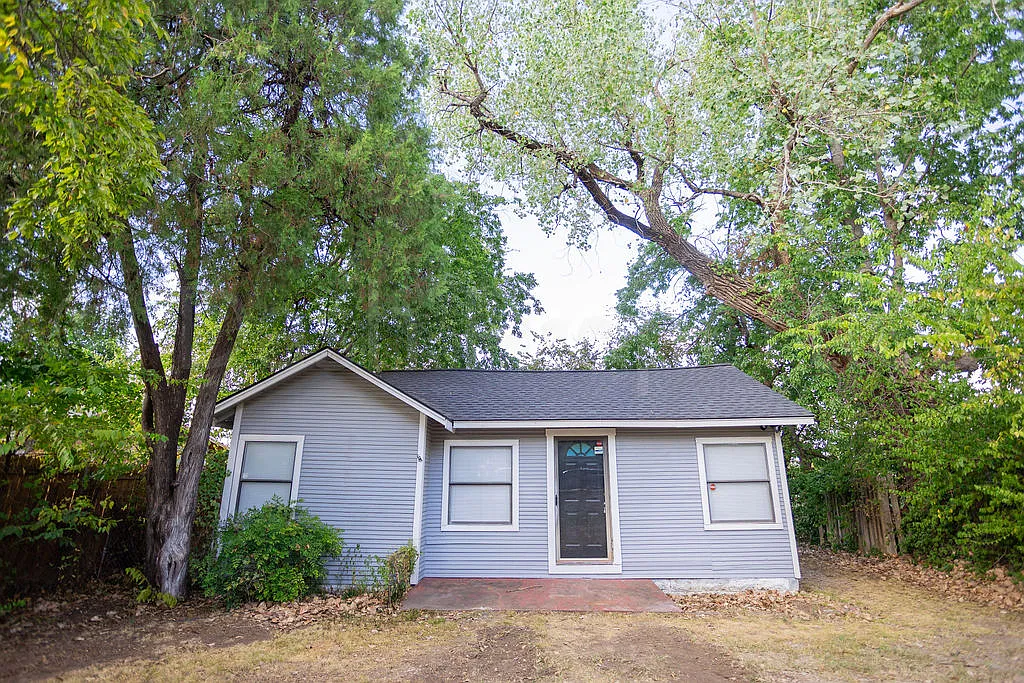 1 bed, 1.0 bath, 560 sqft, $950 — Photo 1