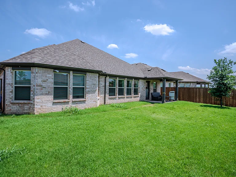 404 Eaton Dr — Photo 24