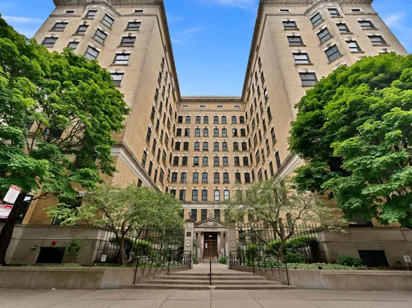 559 W Surf St APT 306, Chicago, IL 60657