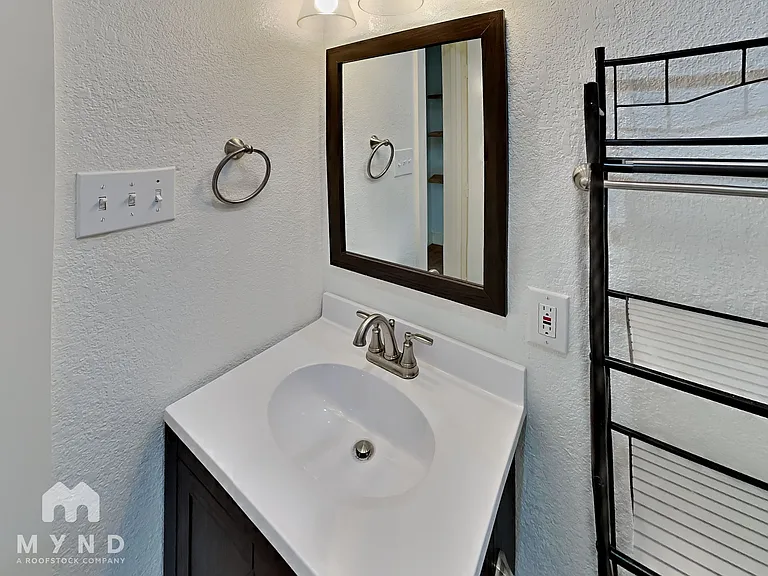 2302 S Polk St — Photo 15