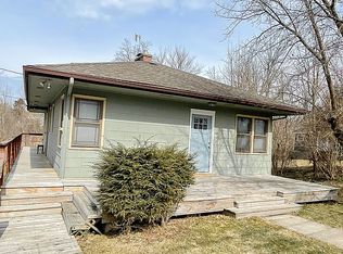 110 Woodlawn Ave, Chesterton, IN 46304