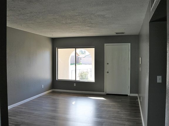 4th image of 526 E Gabrilla Dr