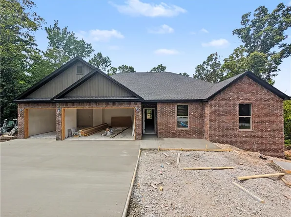 11 Carrick Dr, Bella Vista, AR 72715