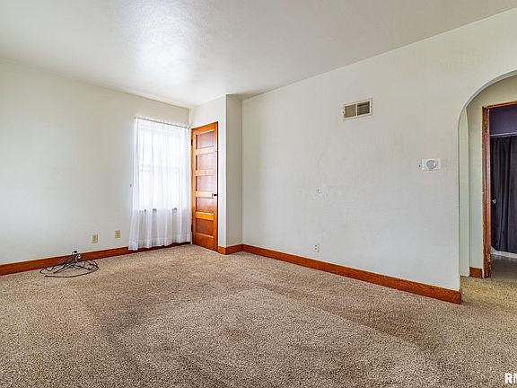 4th image of 2819 W Arlington Ave
