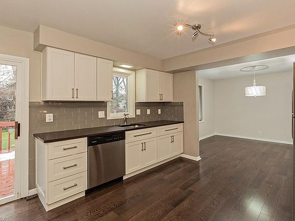 3rd image of 5194 Graham Dr