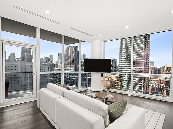 5th image of 110 W Superior St #1602