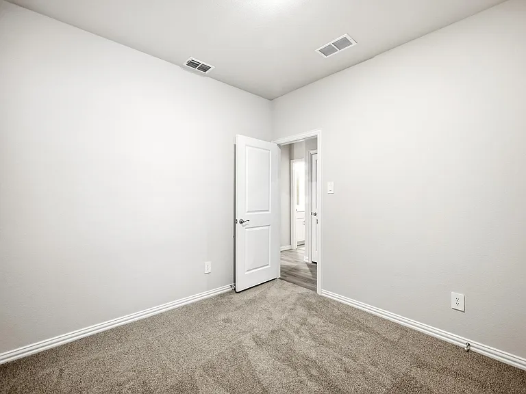 523 Blanton St — Photo 9
