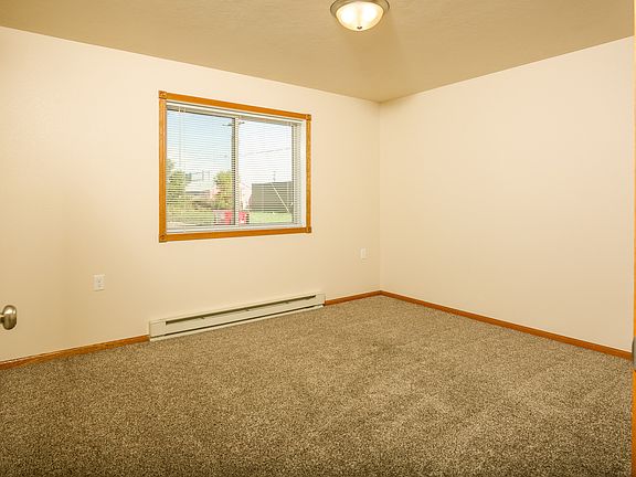 4th image of 825 43rd St SE APT 103