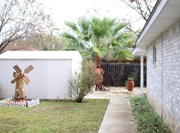 2nd image of 619 Dawn Ln