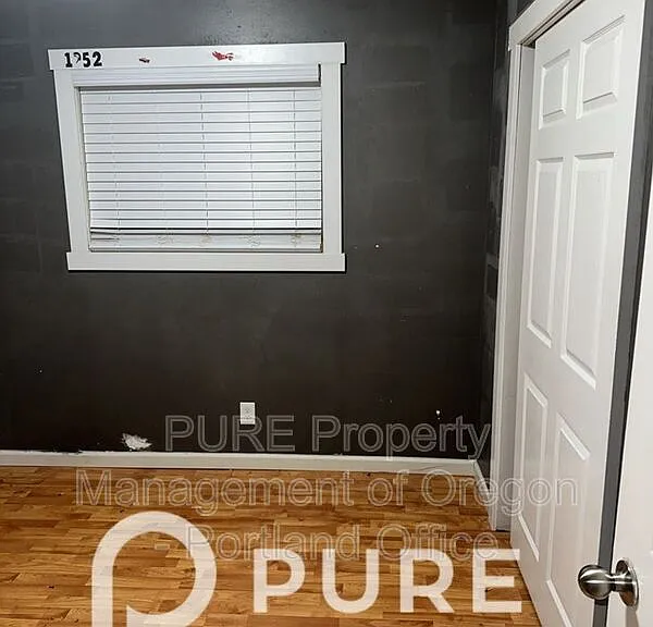 1049 SE Walnut St #12 — Photo 4