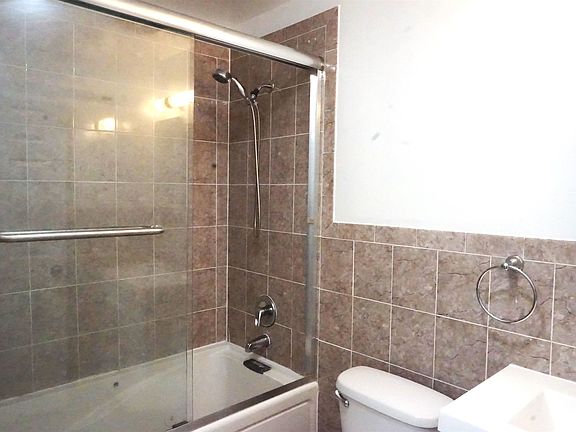 5th image of 342 Forrest St #1