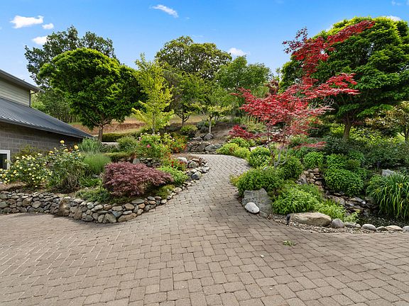 5th image of 925 Galls Creek Rd