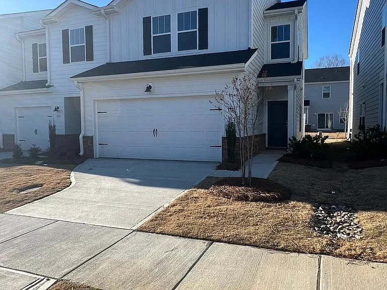1725 Braemar Village Dr — Photo 1