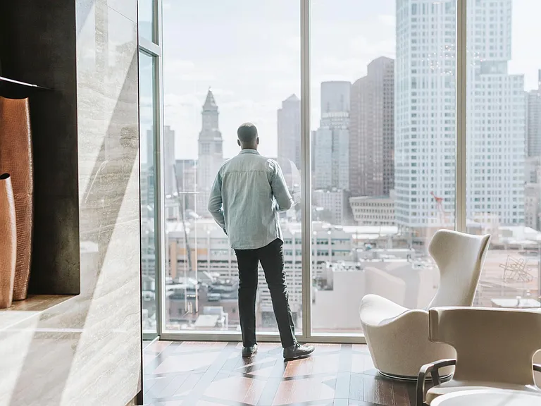 Floor to ceiling windows and views