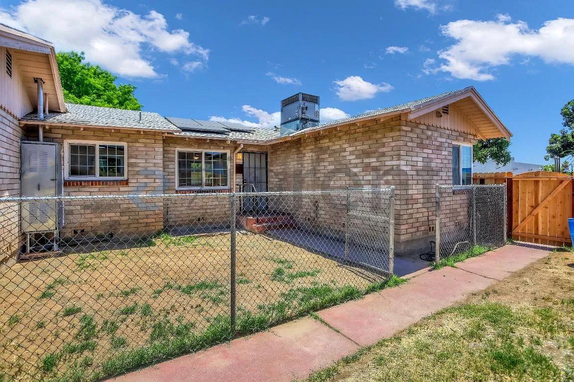 2 bed, 900 sqft, $1,700 — Photo 3