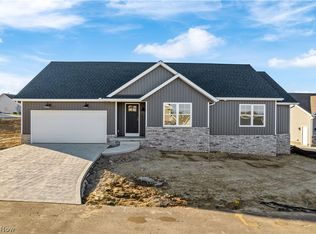 936 Crockett Cir, Canal Fulton, OH