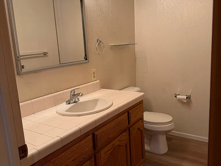 325 E Lancaster Dr — Photo 17