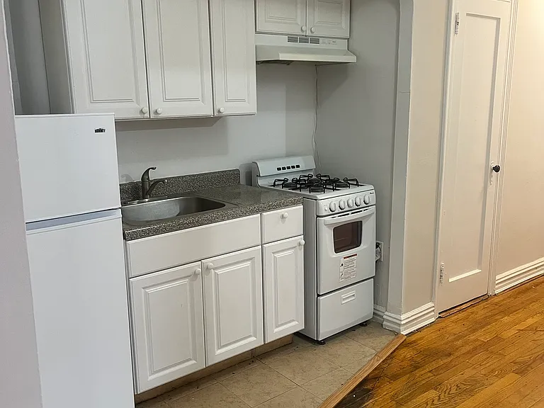 42-10 82nd St #6A — Photo 2