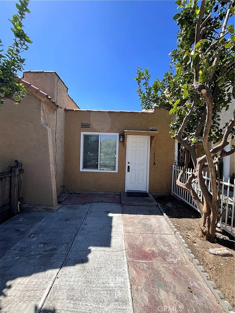 2 bed, 752 sqft, $2,300 — Photo 2