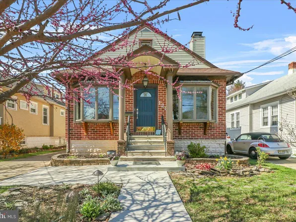 121 E Clinton Ave, Oaklyn, NJ 08107