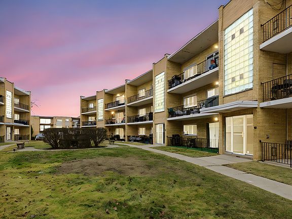 4th image of 10300 S Pulaski Rd APT 110A