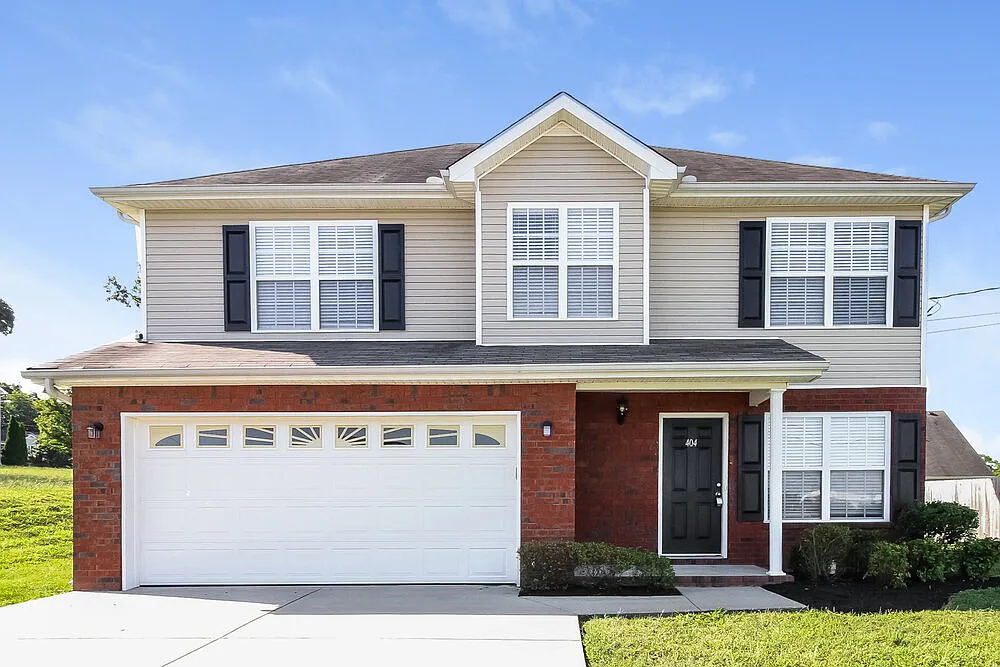 3 bed, 2.5 bath, 1640 sqft, $2,245 — Photo 1