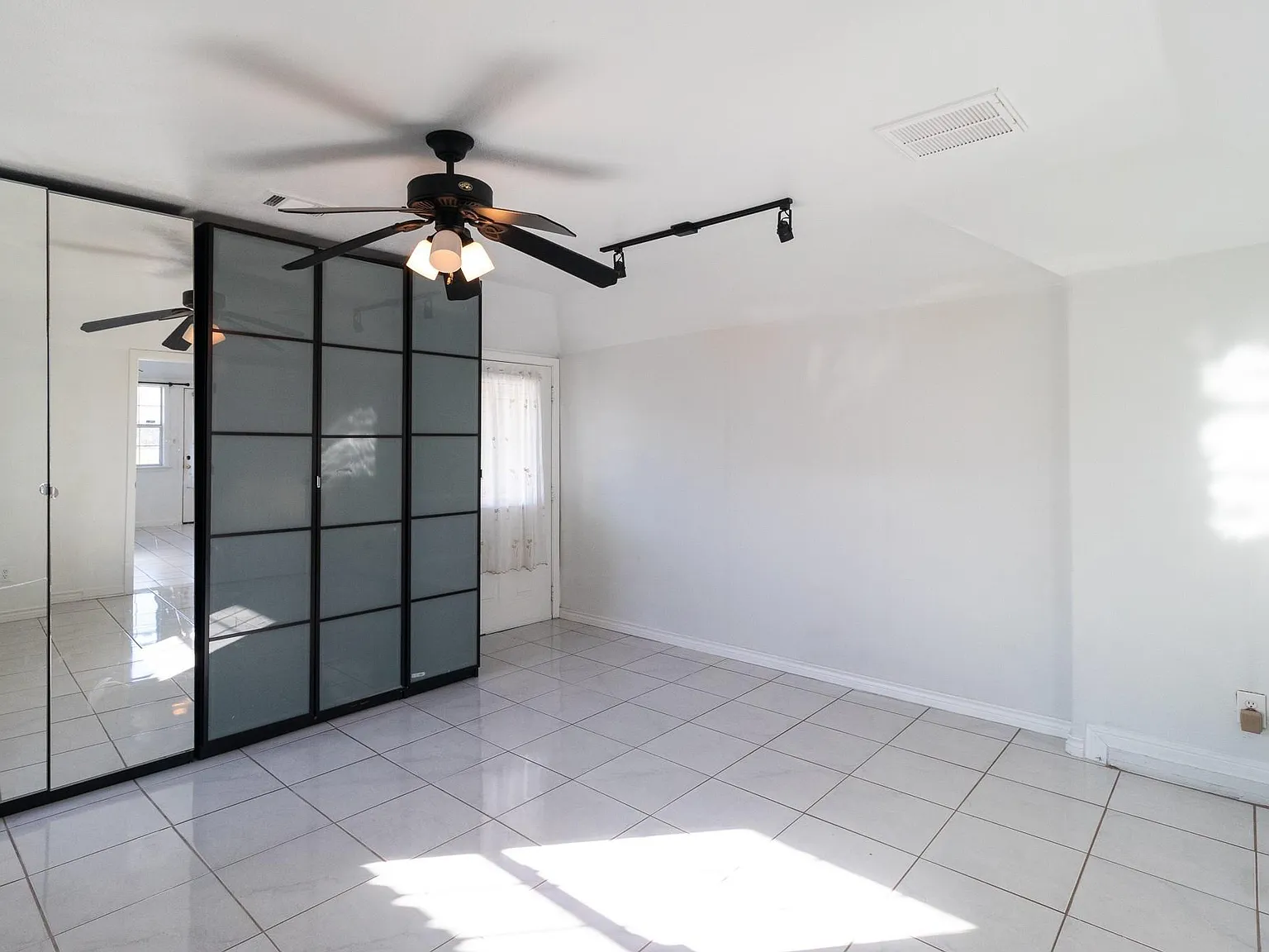2 bed, 2.0 bath, 1326 sqft, $1,700 — Photo 3