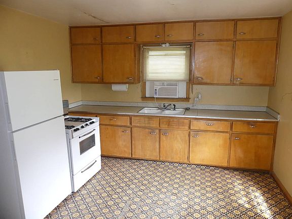 3rd image of 1127 E Mallwood Dr