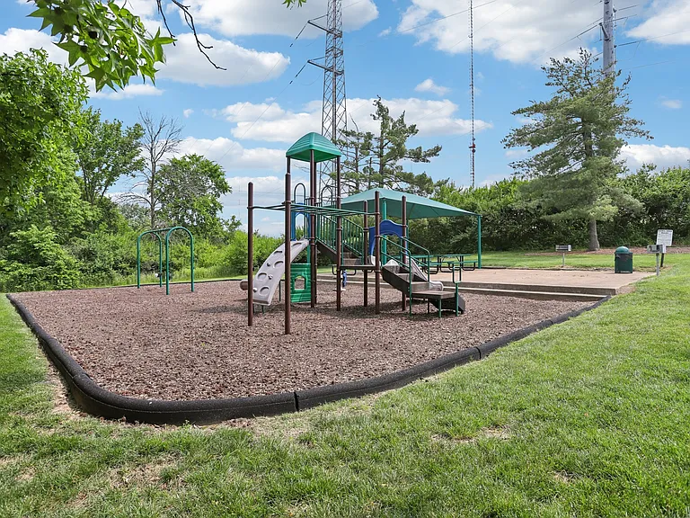 Marlborough Trails Apartments — Photo 19