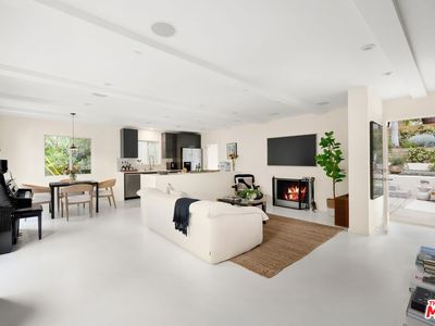 8215 Kirkwood Dr, Los Angeles, CA, 90046