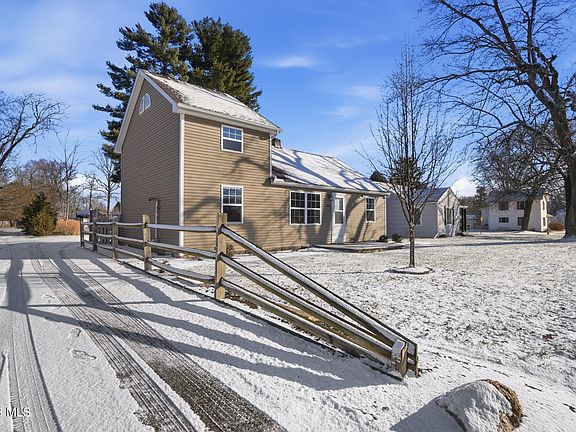 3rd image of 304 W Garfield Ave