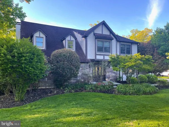 6 Locust Way, Lafayette Hill, PA 19444