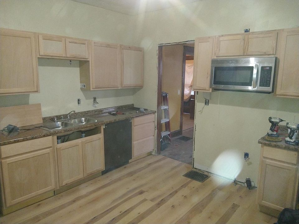 2nd image of 1315 W Grand Ave