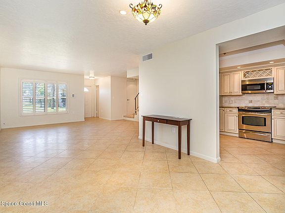 4th image of 446 Blue Jay Ln