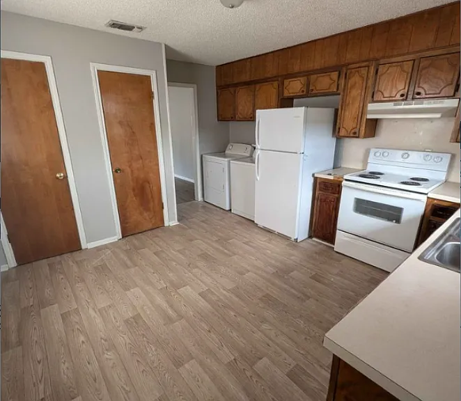 1303 Brown Dr #B — Photo 2
