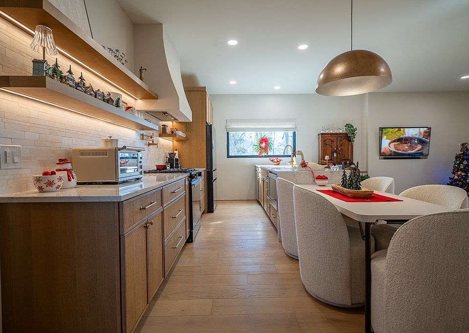 13th image of this home