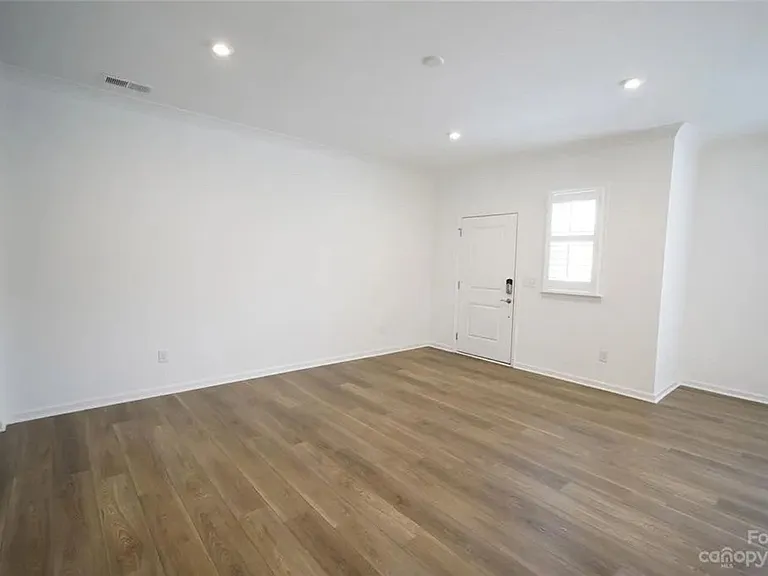 22047 Lani Dr — Photo 32
