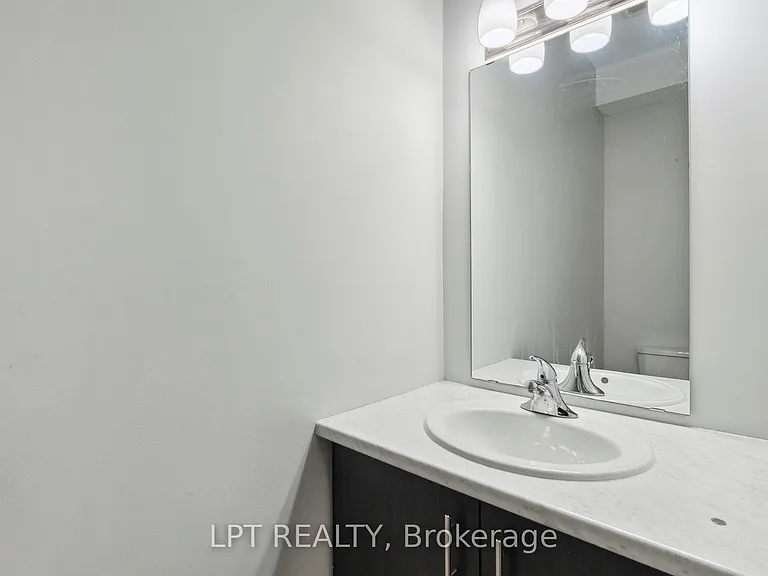 217 Louise St — Photo 13