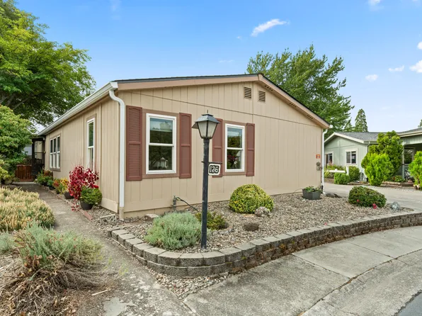 555 Freeman Rd Unit 136, Central Point, OR 97502