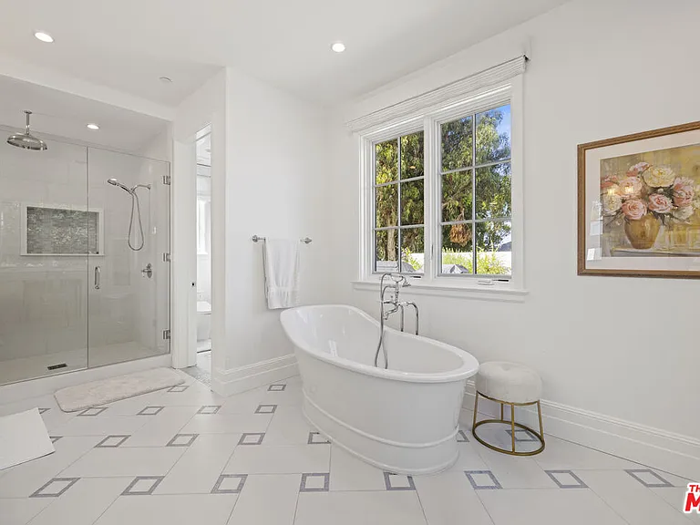 6671 Dume Dr — Photo 28