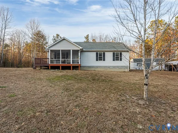 709 Powcan Rd, Tappahannock, VA 22560