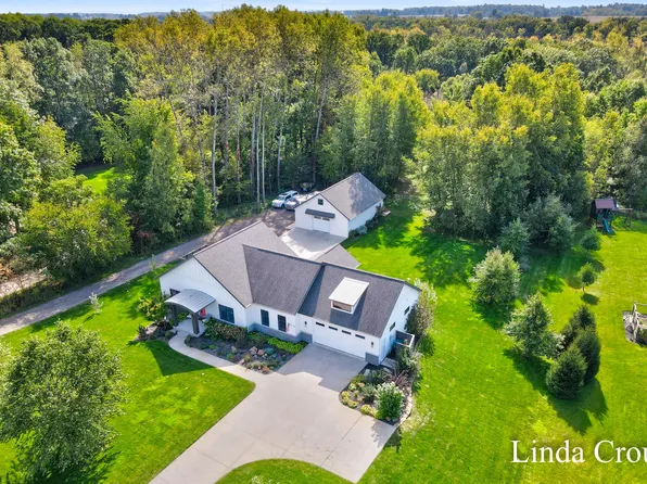 5346 Lamont Farms Dr, Coopersville, MI 49404