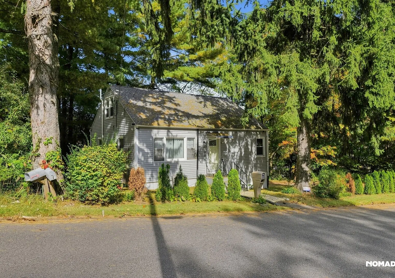 Charming 4BR House in Waterbury — Photo 3