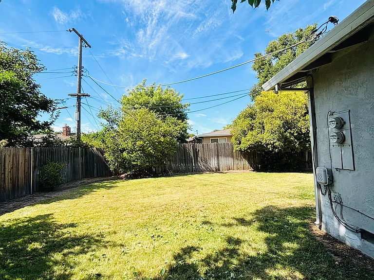 1347 Palomar Cir #1 — Photo 3