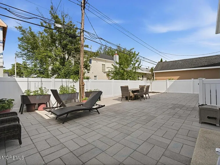 407 N Douglas Ave — Photo 15
