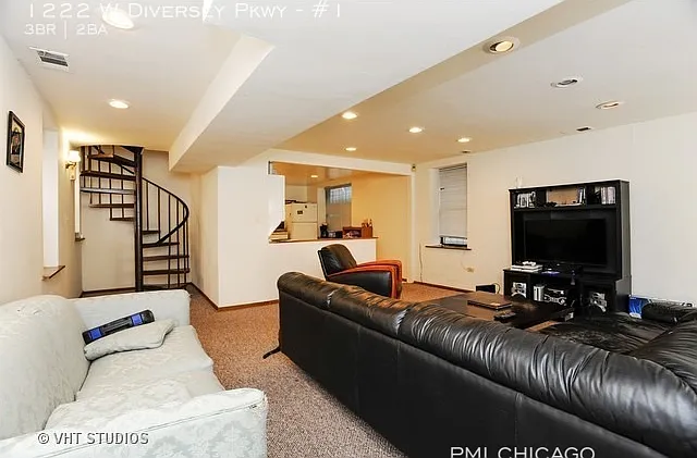 LOVELY unit hardwood, updated kitchen, granite top, dw, in unit w/d,eL — Photo 2