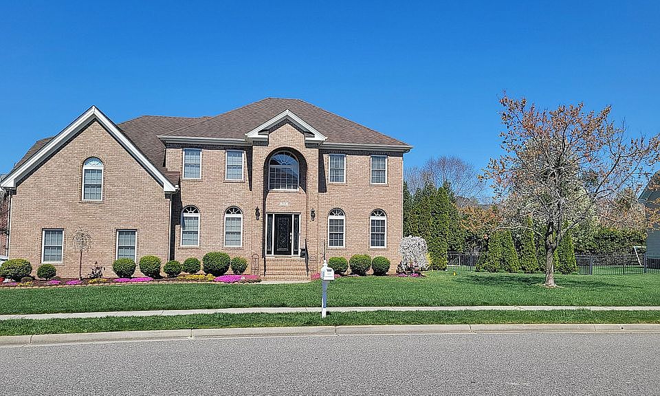 1st image of 515 Vespasian Cir